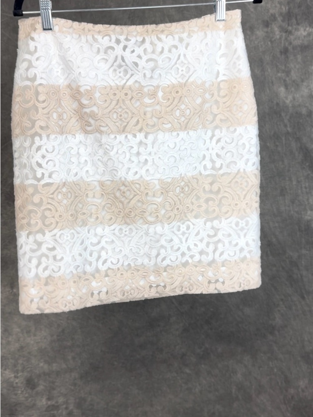 White House Black Market Lace Top & Skirt Set Cream Tan Size 4/6 - Picture 10 of 10